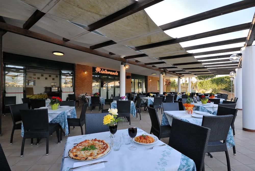 Villaggio Turistico La Cecinella مارينا دي سيسينا المظهر الخارجي الصورة