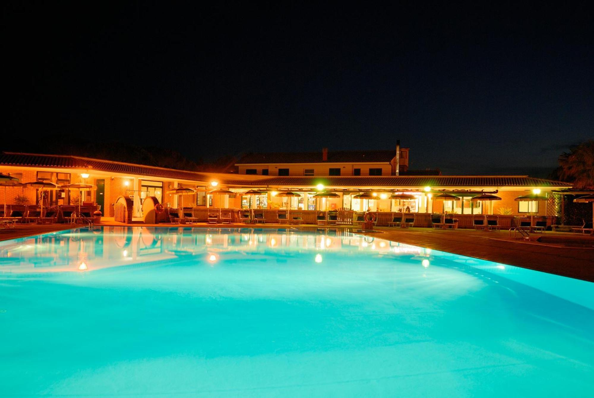 Villaggio Turistico La Cecinella مارينا دي سيسينا المظهر الخارجي الصورة