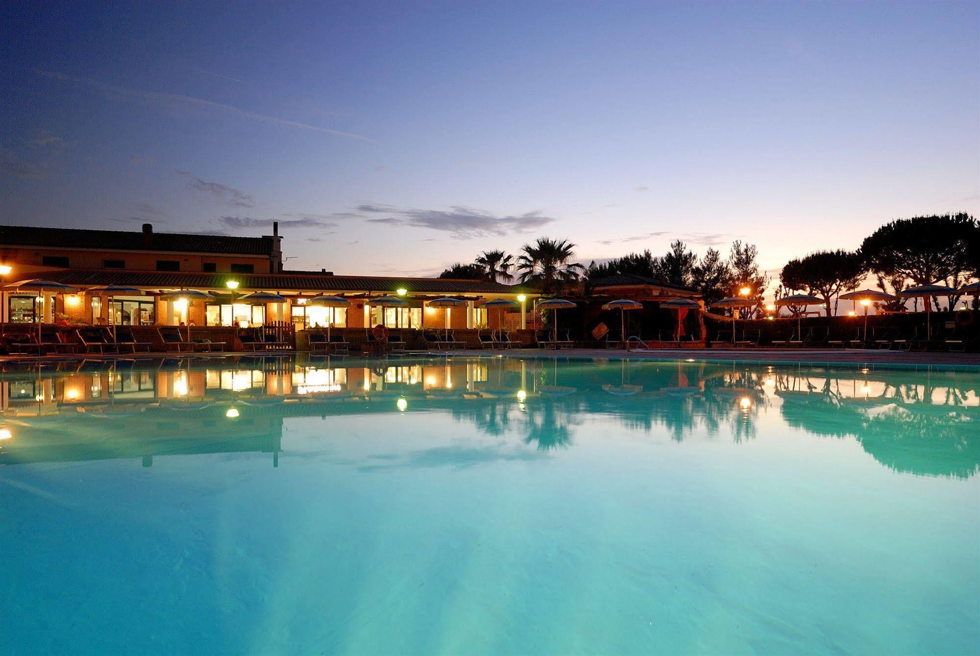 Villaggio Turistico La Cecinella مارينا دي سيسينا المظهر الخارجي الصورة
