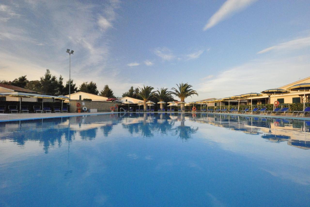 Villaggio Turistico La Cecinella مارينا دي سيسينا المظهر الخارجي الصورة