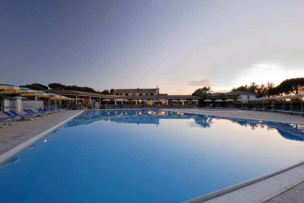 Villaggio Turistico La Cecinella مارينا دي سيسينا المظهر الخارجي الصورة